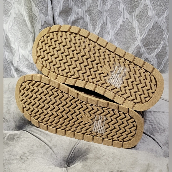 Universal Thread  | Women's May Suede Tan Boots | Size 7 - Picture 10 of 10